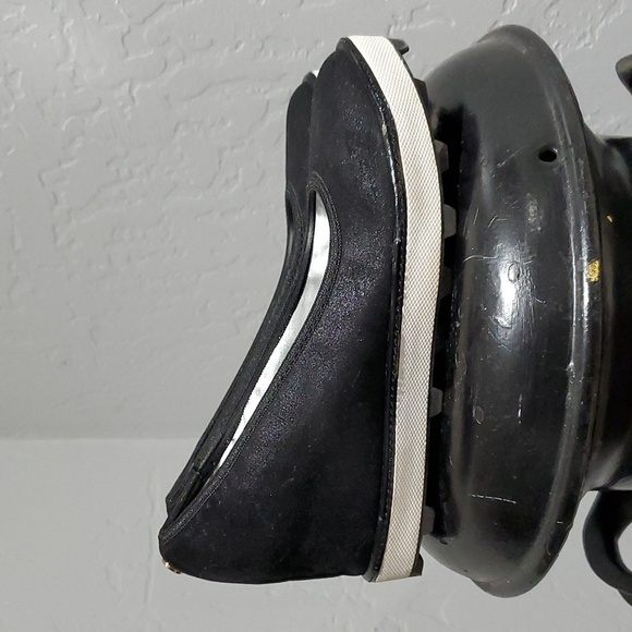 STUART WEITZMAN ARIANA CLARE BLACK SUEDE WEDGES SIZE 2 - Picture 1 of 12